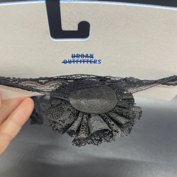 Urban Outfitters Lace Rosette Wrap Choker Necklace Black w/White Pearl Costume - Picture 4 of 4